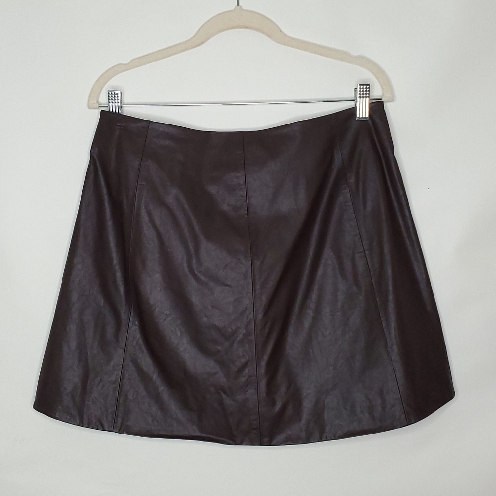 NEW Zara Vegan Leather Mini Skirt Size Large Brown Asymmetric Snap Front Baddie - Picture 3 of 10